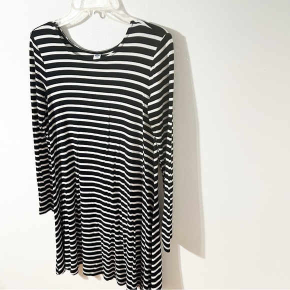 Old Navy Jersey Knit Long Sleeve Striped Swing Dress Rounded Collar Comfortable - Picture 2 of 10
